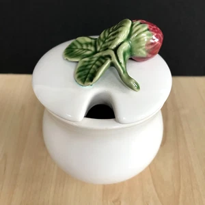 Bordallo Pinheiro Strawberry Jam Preserve Pot White Lidded Ceramic Portugal 11cm - Picture 1 of 11