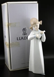 Beautiful Mint in Box Lladro Girl Playing Guitar Figure ~ 04871 - Picture 1 of 5