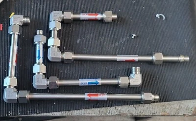 2 SUPERLOK UEU-12 SS316L E09A6 3/4" ELBOWS W/ 3/4" STAINLESS PIPE (IN18S2) - Image 1 of 4