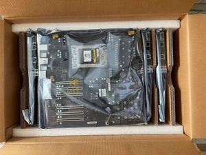 Supermicro M12SWA-TF Motherboard E-ATX Support AMD Threadripper Pro 3000 & 5000 - Bild 1 von 5