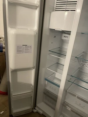 Kühl Gefrierkombination mit Eiswürfelzubereitung und Barfach. - Bild 1 von 4