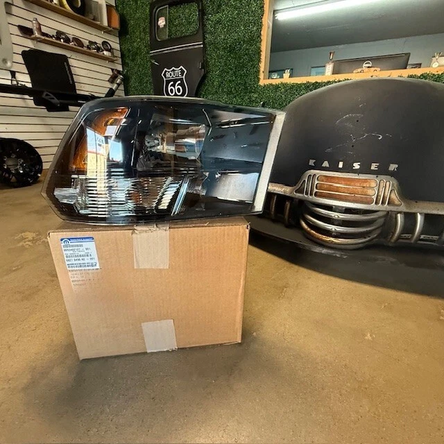 (1) genuine 2015-2021 Dodge Ram 1500 Right Side Headlight Halogen OEM 68270496AE - Image 1 of 4