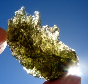 20.9 carats 29mm MOLDAVITE from Czech Republic from meteorite impact with a COA - Picture 1 of 3