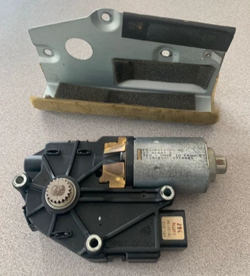 03-07 INFINITI FX35 SUNROOF POWER  MOTOR UNIT 40503-0715443 USED OEM - Image 1 of 4