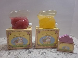 Vintage Avon Bunny Schaumbad Dekanter Rosa & Gelb + Seife NEU ALTER BESTAND - Bild 1 von 6