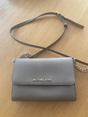 MICHAEL KORS SMALL LEATHER TAUPE CROSSBODY BAG VERY GOOD CONDITION 🌼.... - Image 1 of 4