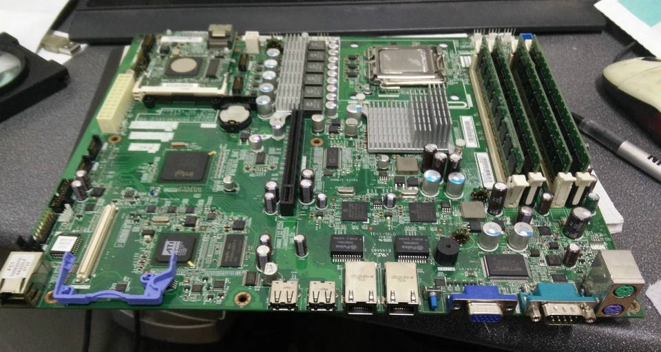 IBM X3250 Server 43W0291 System Board with 4GB, 42C1279 SAS/SATA Controller Card - Image 1 of 1