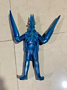 BANDAI alien Baltan Sofubi Tokusatsu Kaiju Ultraman 11" Vintage 1993 - Picture 1 of 5