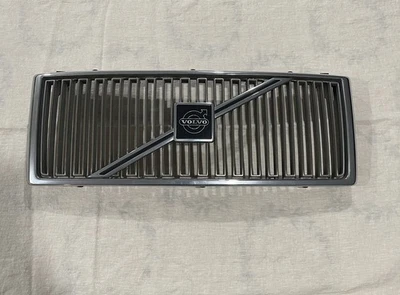 1989-1995 Volvo 740 940 Front Grille Assembly w/o Fog Lights 3518885 OEM #5019E - Image 1 of 4