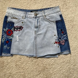 Ladies Denim Embroidered Mini Skirt By Desigual Size 30 Excellent Condition - Picture 1 of 8