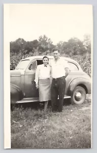 Foto De Colección Chevrolet Coche Automóvil Pareja Posando Original c1939 - Imagen 1 de 2