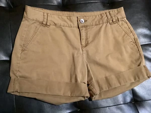 Khaki Stile Benetton Shorts Womens 14 flat front cuffed ~34"waist~4.5” InseamEUC - Picture 1 of 6