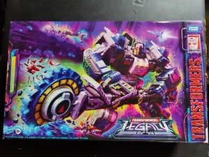 Hasbro Transformers Generations Legacy Titan Class Metroplex 22'' Figure - Picture 1 of 10