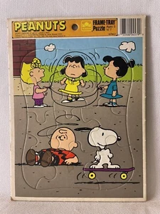 Peanuts Charlie Brown Lucy Snoopy playing Vintage Golden Frame Tray Puzzle 1980s - Picture 1 of 6