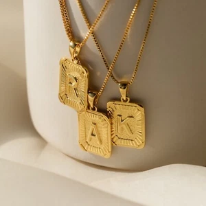 Collar colgante rectangular inicial - Imagen 1 de 6