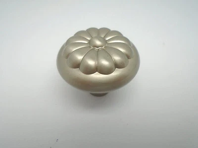 Perilla Alno Bella 1 1/4" níquel satinado A1452-SN 655P Foto 1 de 3