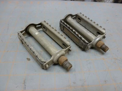 VTG 1973 Schwinn Varsity 27" Genuine CEC 300 RT-RS 1/2" Pedals W/ Reflectors - Image 1 of 4