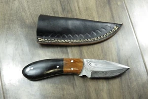 Damascus hunting knife w dark ceramic & blonde wood handles & leather sheath - Picture 1 of 3
