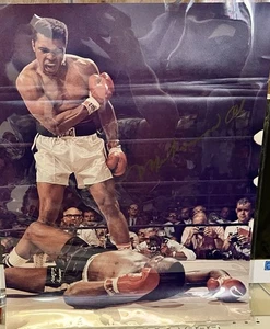 Cartel firmado por Muhammad Ali 16” X 20” 8,5” firma en Sharpie dorado - Imagen 1 de 5