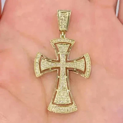 Мужской кулон с крестом круглой огранки белый муассанит покрытие желтым золотом 14 карат 2 карата - Изображение 1 из 4