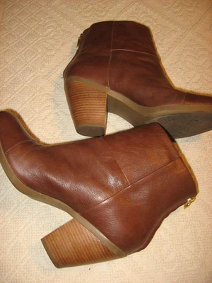 Bandolino, bota tobillera, sillín marrón, cuero, cremallera trasera, tacón trozo, 8,5 M Foto 1 de 4