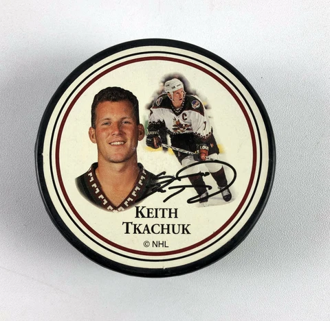 Keith Tkachuk #7 Phoenix Coyote Signed auto Autograph Hockey Puck 1999 Cover