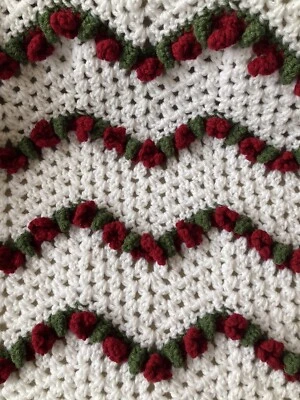 NEW HANDMADE Crocheted Afghan Blanket Throw White W/red Flowers and Green Leaves - Image 1 of 4