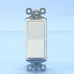 Pass & Seymour White 3-Way Decorator Rocker Wall Light Switch 15A Bulk TM873-W - Picture 1 of 5