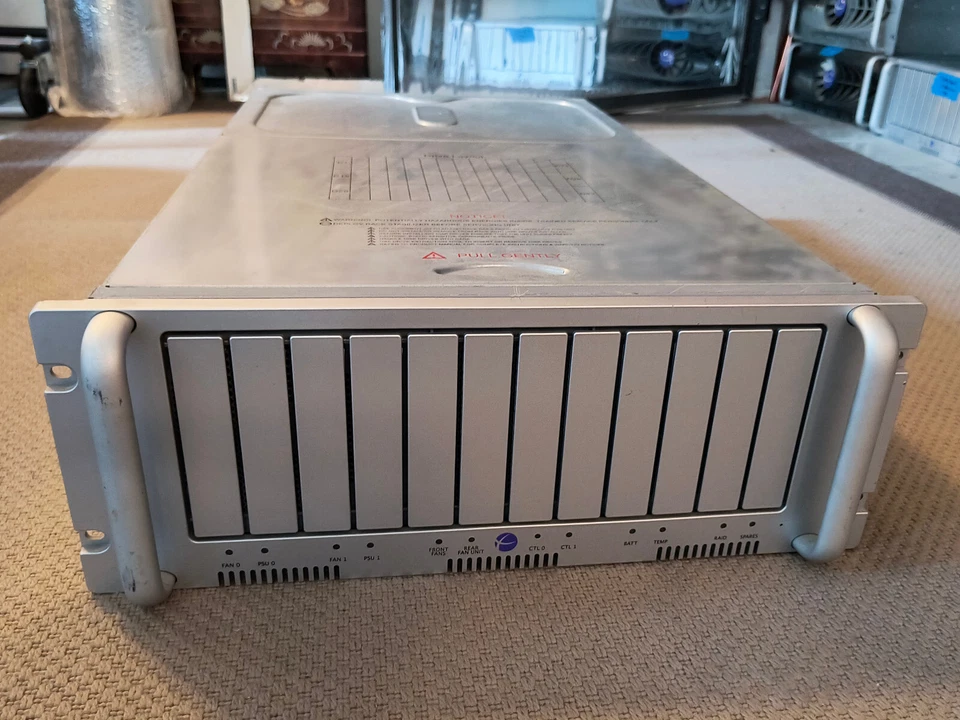 Sistema de almacenamiento SAN Nexsan SataBeast SAS FC / iSCSI 2x controladores de 4 GB sin disco duro Foto 1 de 1