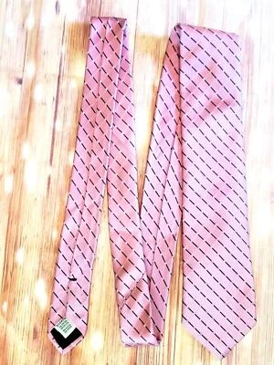 Gravata de seda masculina Geoffrey Beene rosa com padrão gráfico preto 60" de comprimento - Imagem 1 de 4