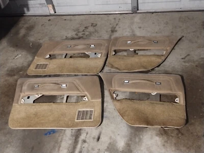 Paneles de 4 puertas con reposabrazos Ford LTD Crown Victoria 1987 Foto 1 de 4