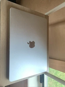 Apple MacBook Air 13 in 2024 Silver/Apple M3 4.05 GHz, 256 GB 8 GB 8-Core - Photo 1/6
