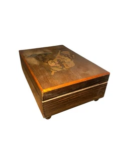 Caja de música vintage de madera enrollada, hecha en Suiza, funciona - Imagen 1 de 4
