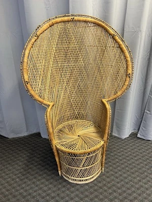 SILLA PAVO REAL vintage mimbre respaldo alto ventilador ratán mediados siglo 60 MCM boho chic Foto 1 de 4