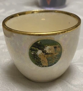 Vintage Niagarafälle Teetasse irisierend Pearline’s Finish mit Goldrand und Griff - Bild 1 von 2