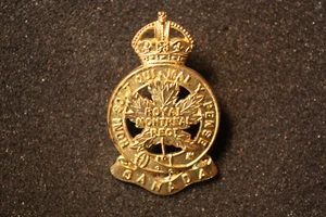 Antigua tapa de metal Canadian Royal Montreal Regt insignia corona de reyes canadienses - lengüetas intactas - Imagen 1 de 2