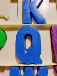 Fisher Price School Day Desk REPLACEMENT MAGNETIC Alphabet Letter ( Q ) Vtg 1972 - Picture 1 of 1