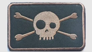 Parche de gancho/bucle bordador JOLLY ROGER CALICO JACK calavera cráneo cruzado verde - Imagen 1 de 5