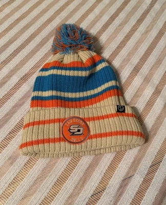 Dos sombreros de las gaviotas de San Diego Foto 1 de 4