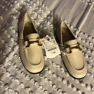 Kids Zara Shoes Beige Loafers With Gold Link Size 30 Euro Size USA 12.5 NWT - Picture 1 of 5