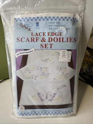 Conjunto de bufanda y tapetes Jack Dempsey arte aguja borde encaje mariposas nuevo en paquete Foto 1 de 4