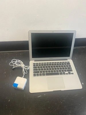 Apple MacBook Air A1466 13" i5 1.8GHz 8GB RAM 256GB (EZ5001728) - Image 1 of 4