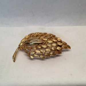 Vintage Leaf Brooch Roget TM Open Work Gold Tone Fall Autumn Jewelry Textured - Picture 1 of 7