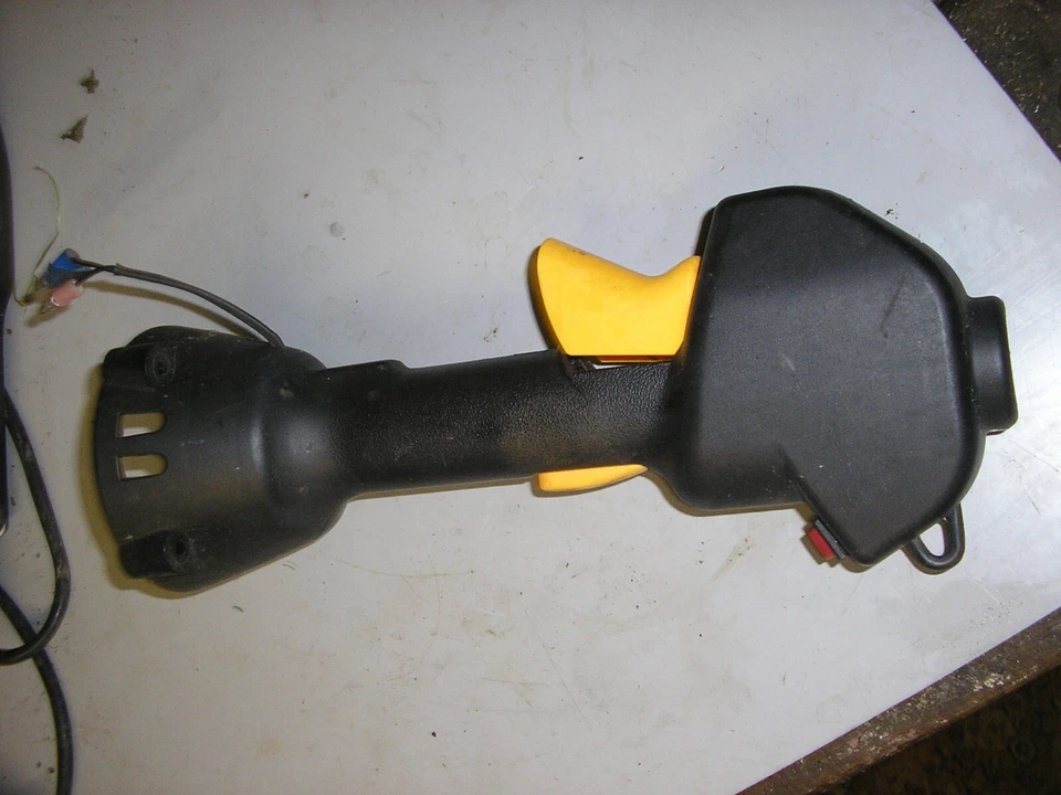 Homelite F2020 petrol strimmer throttle trigger assembly - Image 1 of 1