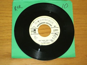 PROMO ROCK+ROLL/POP 45 RPM - LU ANN SIMMS - COLUMBIA 40855 -"THE SAME TWO LIPS" - Picture 1 of 2