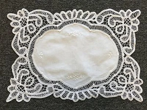Tovaglietta runner da tavolo ricamata cotone pizzo Battenburg bianco beige - Foto 1 di 5