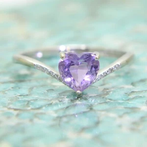 Pretty Amethyst Heart & Diamond 9ct White Gold Ring size L ~ 5 3/4 - Picture 1 of 7