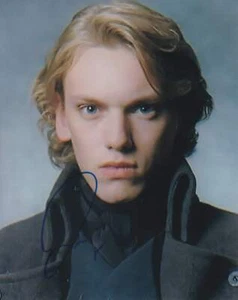 Jamie Campbell Bower 10x8 signed in Blue Harry Potter - Imagen 1 de 1