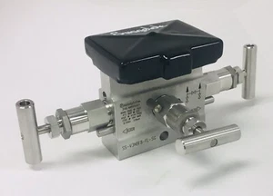 SWAGELOK SS-V3NBF8-FL-SG SS 3-VALVE INSTRUMENT MANIFOLD 1/2" FEMALE NPT SOUR GAS - Bild 1 von 12
