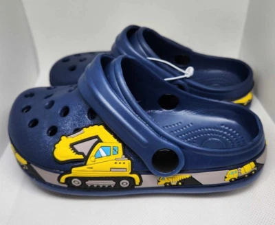 Sandalias sin cordones con estampado de excavadora talla 11 para niños pequeños Foto 1 de 4